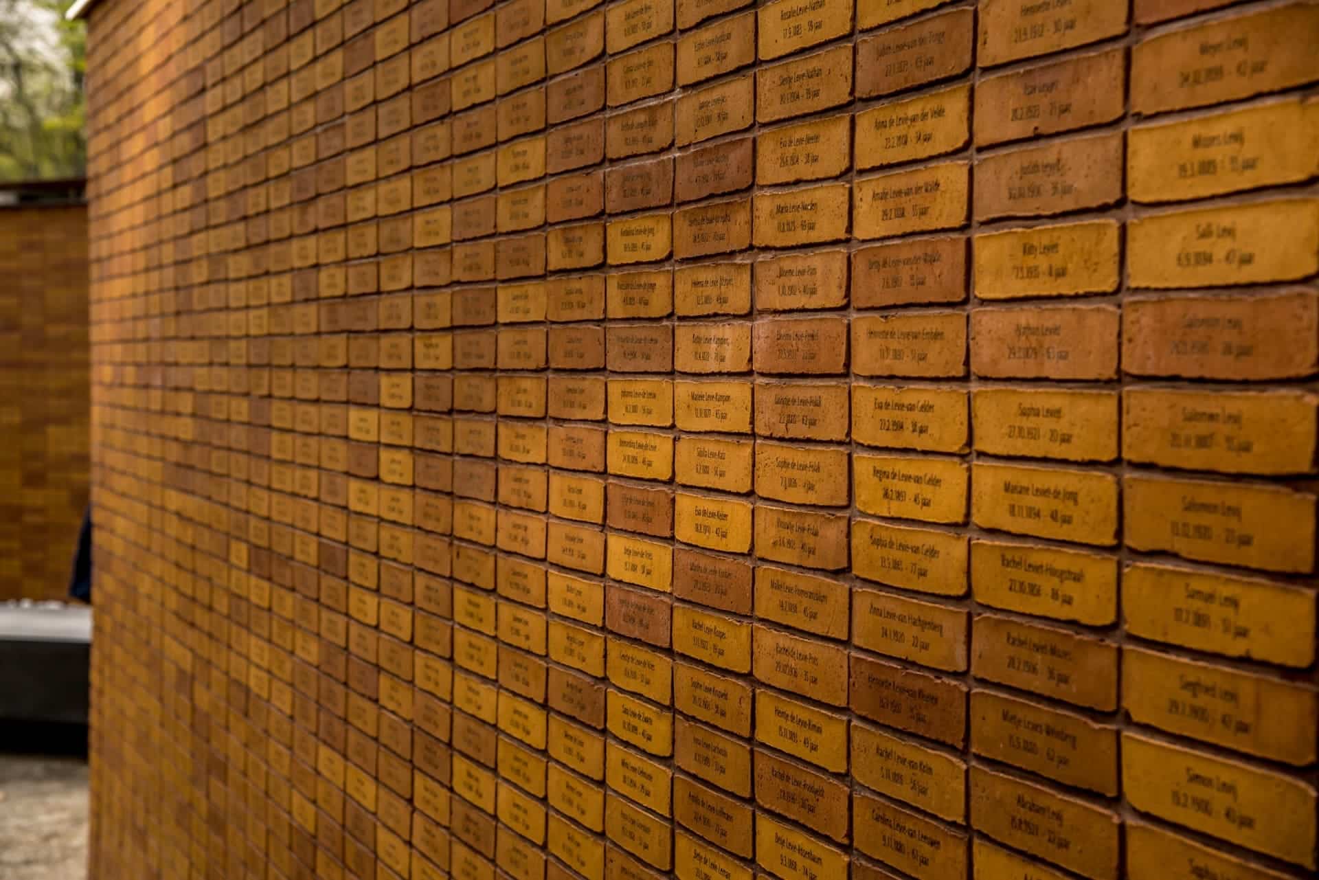 monumentul cu numele holocaustului